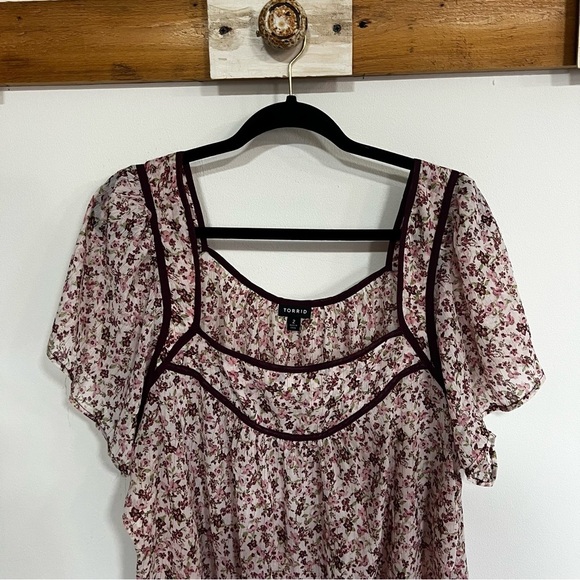 Torrid Crinkle Chiffon Flutter Sleeve Top - Picture 5 of 14